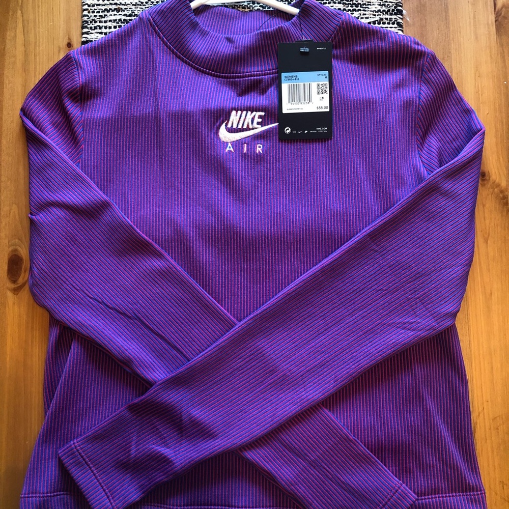 Nike woman’s mock neck long sleeve size M NWT